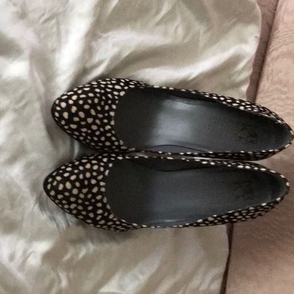 Worn once. Excellent condition. Pet free Home. - Picture 7 of 8